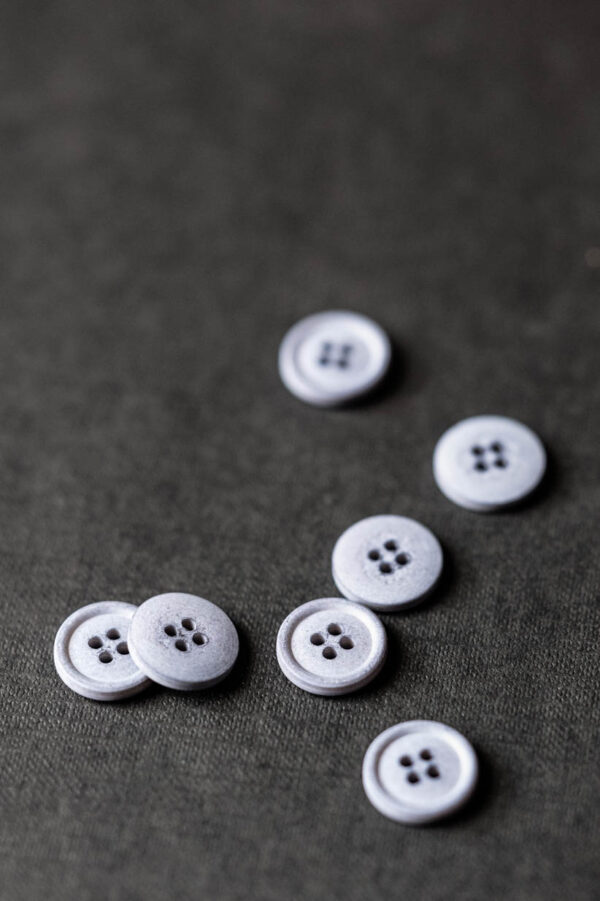 BIO Cotton Knöpfe 15 mm // Merchant & Mills // Polar Grey – Bild 3