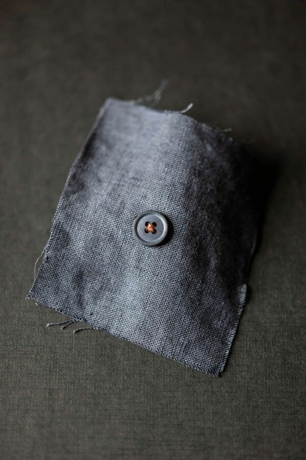 BIO Cotton Knöpfe 15 mm // Merchant & Mills // Silt Grey – Bild 2