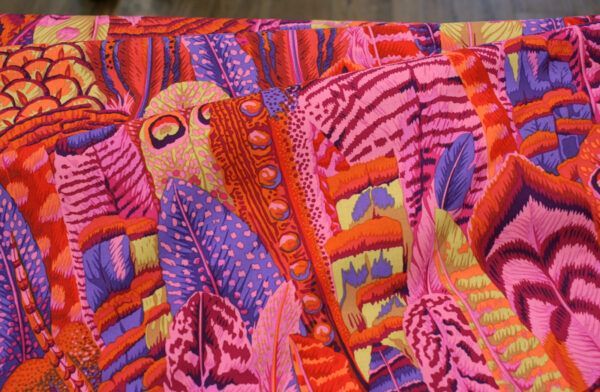 Popeline // Kaffe Fassett // Feathers // Red – Bild 3