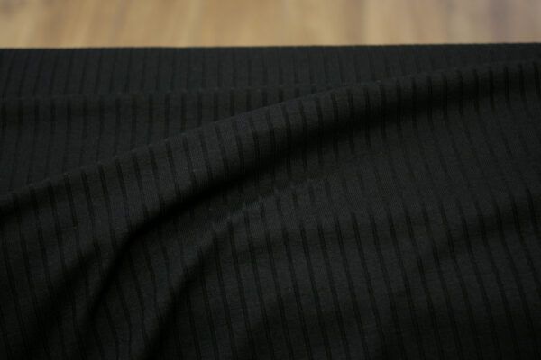 Viskosejersey // Gerippt // Schwarz