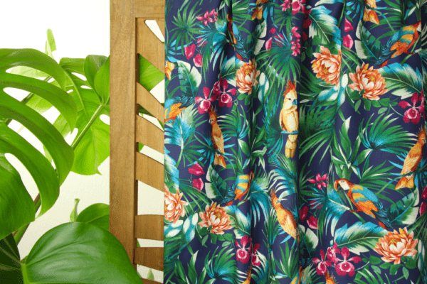 Baumwollstoff mit Elastan // Atelier Jupe // Tropical Parrot