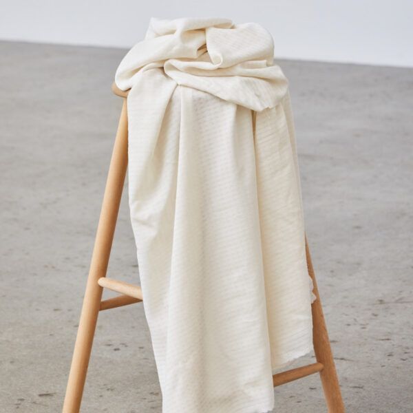 Saba Sheer // TENCEL™ und Viskose // Meet Milk // Bright White – Bild 2