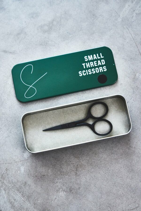 Small Thread Scissor // Fadenschere // Sewply // Black – Bild 4
