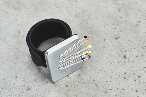 Magnetic Bracelet Pin Holder // Magnetnadelkissen // Sewply // Schwarz – Bild 2