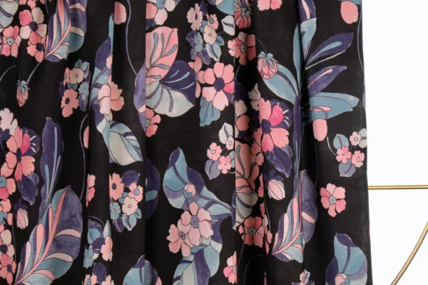 Viskose // Atelier Jupe // Black With Pink Flowers – Bild 3