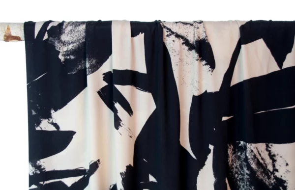 Viskose // Atelier Jupe // Large Black Print – Bild 5