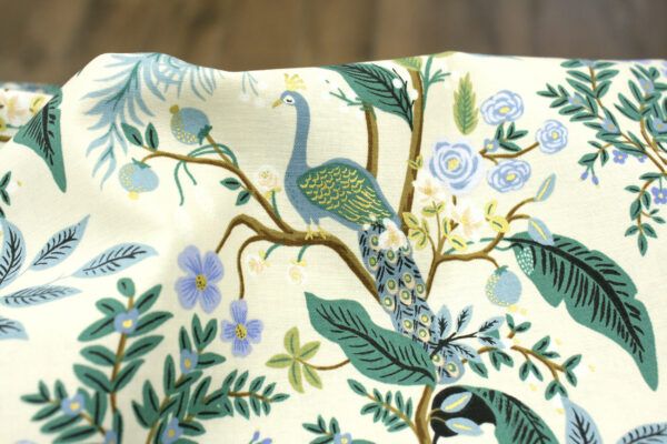 Popeline // Rifle Paper Co. // Vintage Garden // Peacock // Light – Bild 4