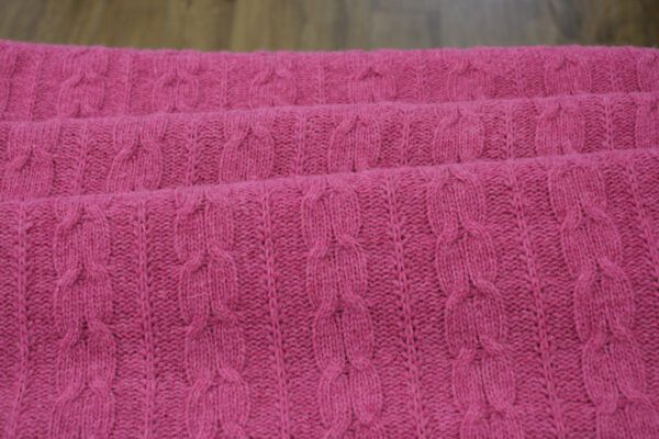 Merinostrick // Zopfmuster // Magenta – Bild 2