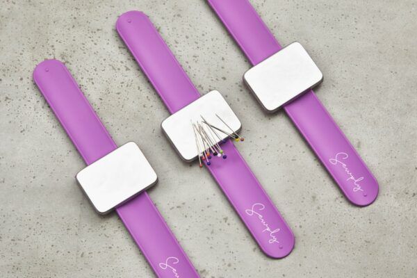 Magnetic Bracelet Pin Holder // Magnetnadelkissen // Sewply // Lila