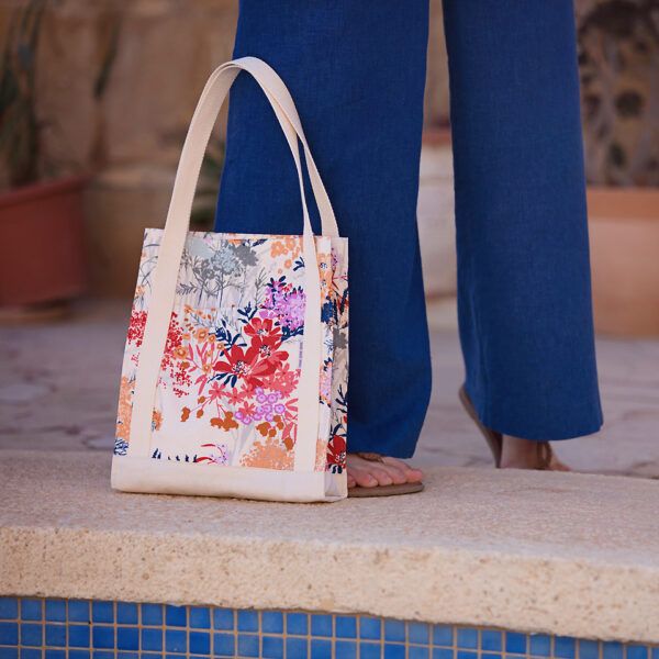 Gabardine Twill // SYAS // Wild Flowers // Cloud White – Bild 5
