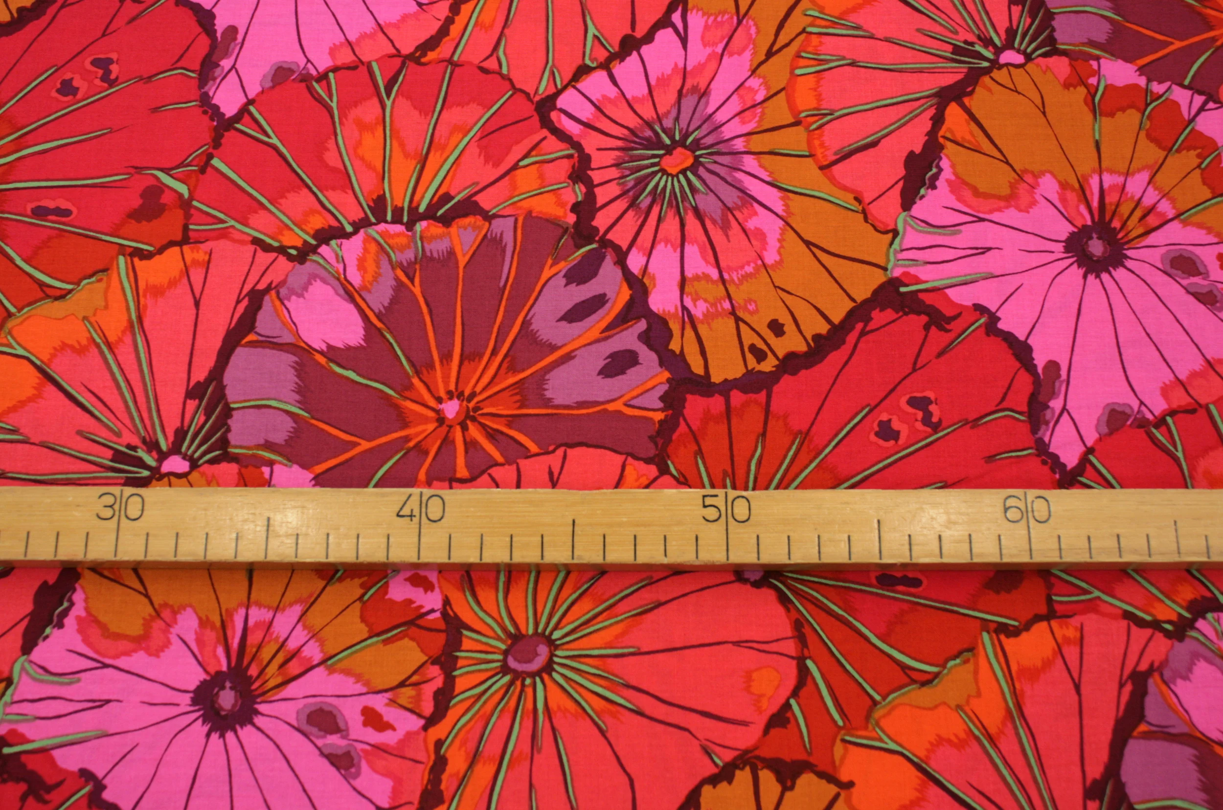 Popeline // Kaffe Fassett // Lotus Leaf // Wine – Bild 3