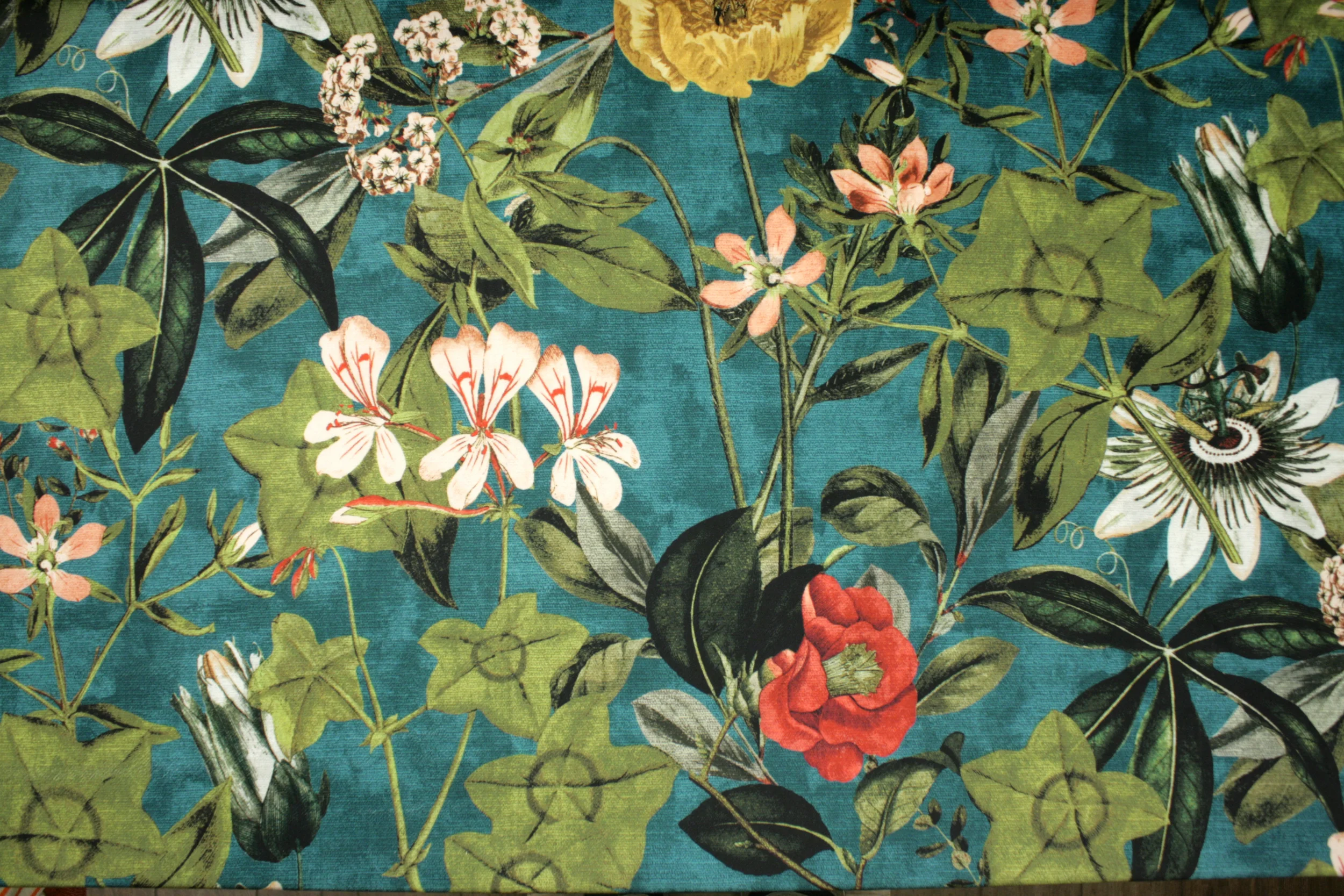 Dekostoff // Möbelstoff // Samt // Passiflora // Kingfisher – Bild 11