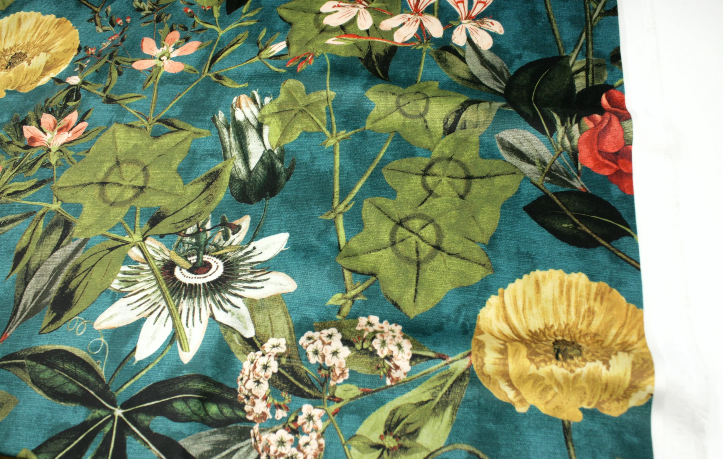 Dekostoff // Möbelstoff // Samt // Passiflora // Kingfisher – Bild 10